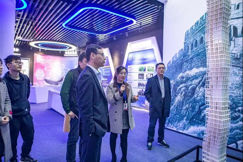 航母艦載機(jī)J-15項(xiàng)目總負(fù)責(zé)人苗玉華蒞臨江西金石三維智能制造科技有限公司指導(dǎo)工作 航母艦載機(jī)J-15項(xiàng)目總負(fù)責(zé)人苗玉華蒞臨江西金石三維智能制造科技有限公司指導(dǎo)工作