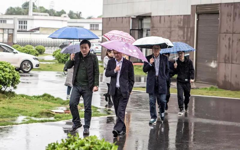 航母艦載機(jī)J-15項(xiàng)目總負(fù)責(zé)人苗玉華蒞臨江西金石三維智能制造科技有限公司指導(dǎo)工作 航母艦載機(jī)J-15項(xiàng)目總負(fù)責(zé)人苗玉華蒞臨江西金石三維智能制造科技有限公司指導(dǎo)工作