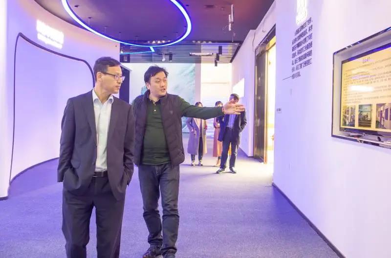 航母艦載機(jī)J-15項(xiàng)目總負(fù)責(zé)人苗玉華蒞臨江西金石三維智能制造科技有限公司指導(dǎo)工作 航母艦載機(jī)J-15項(xiàng)目總負(fù)責(zé)人苗玉華蒞臨江西金石三維智能制造科技有限公司指導(dǎo)工作